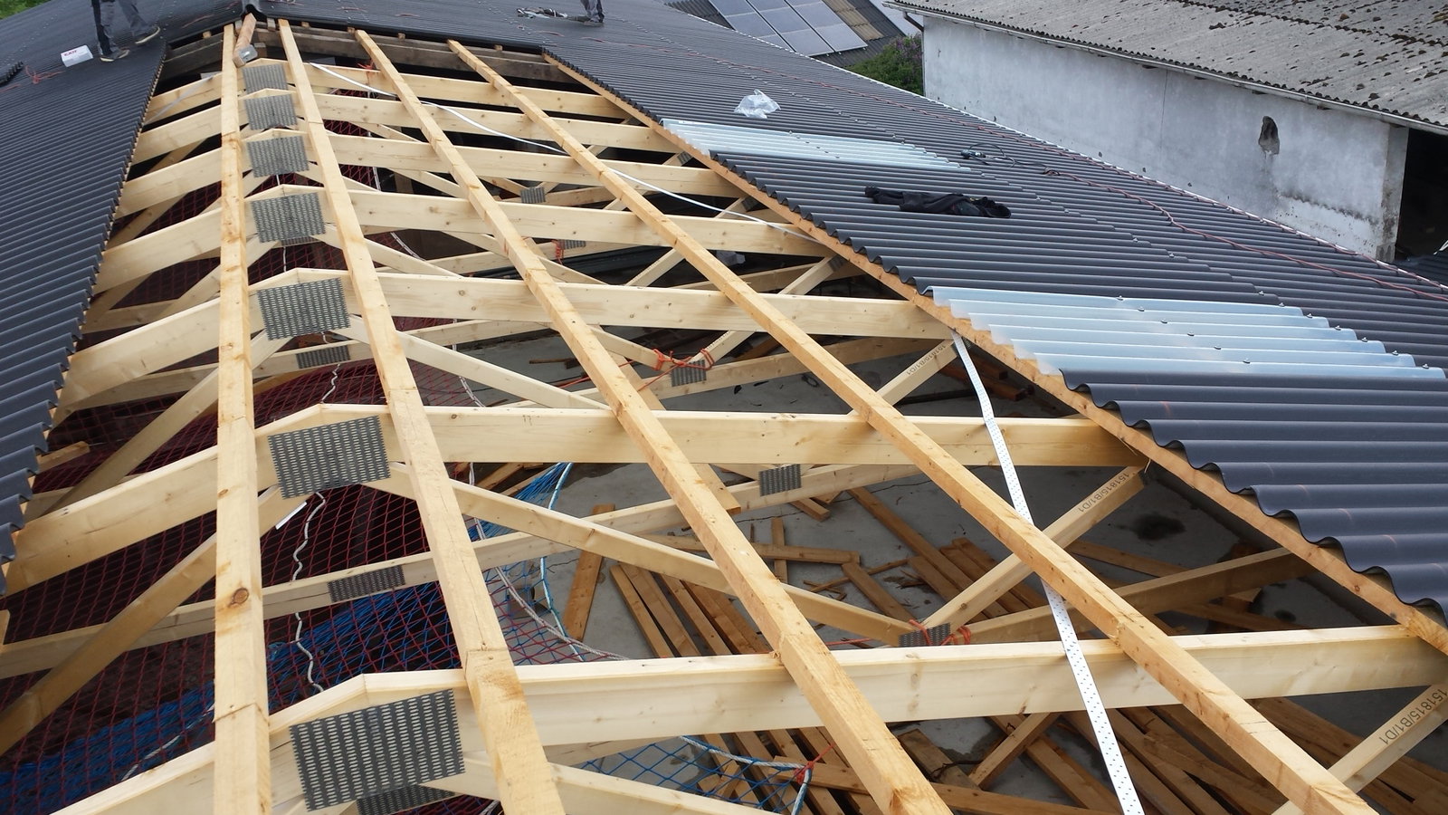 Wellfaserzement-Eternit-Neu-Dach-verlegung-stalltechnik24
