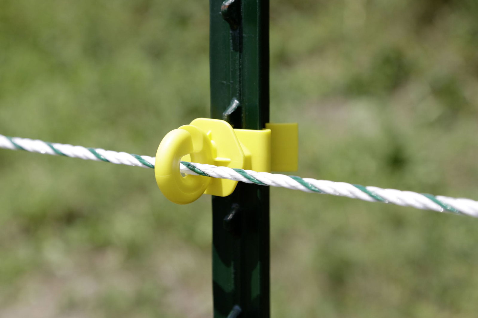 Stalltechnik-AKO-T-Post-Ringisolator-Detail-Clip-System
