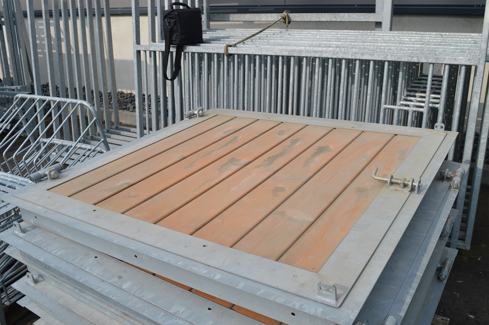 stalltechnik-bonrath-einstreuluke-mit-holzfuellung-00003