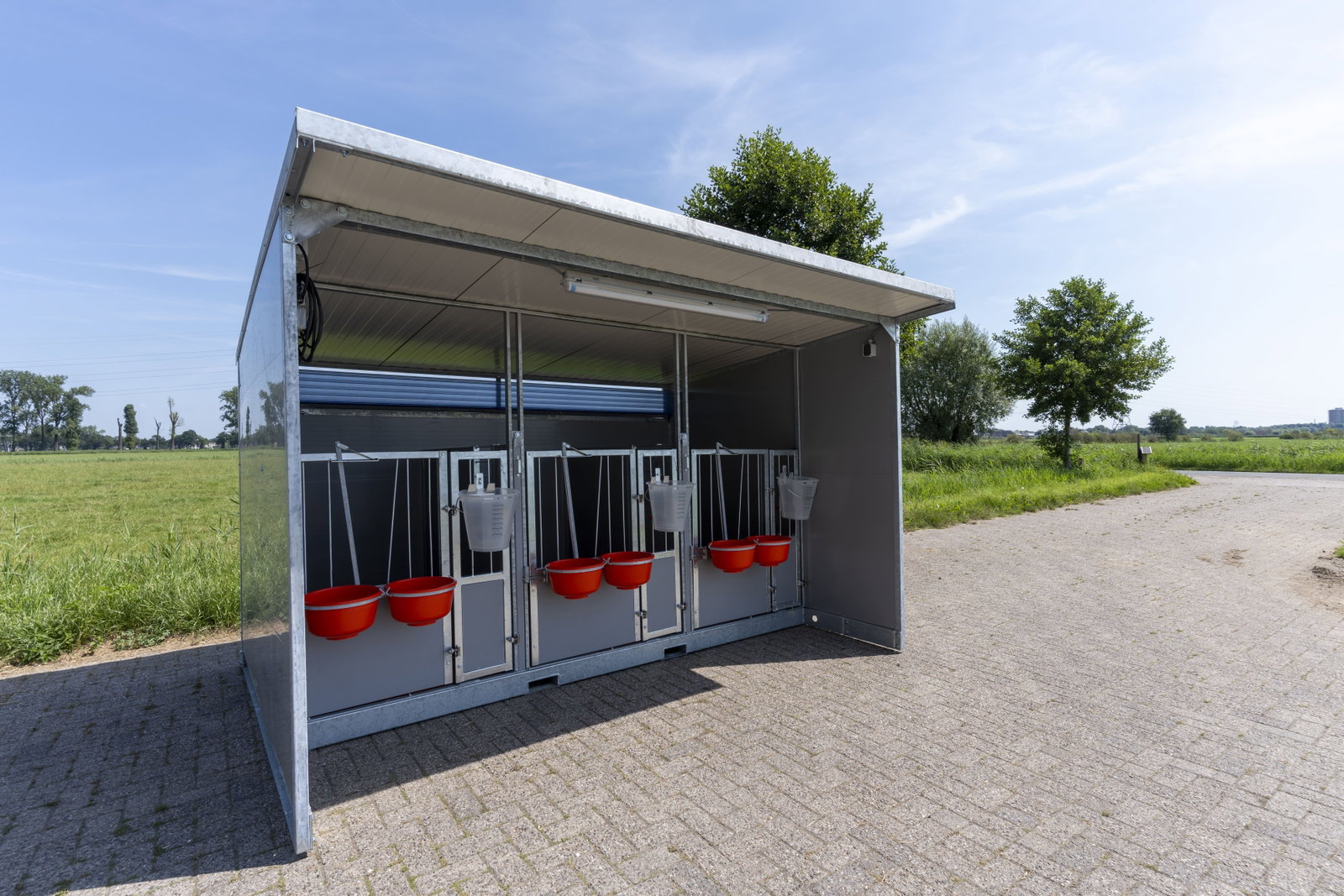 stalltechnik-roseboom-kaelberhuette-trio-ansicht-von-vorne