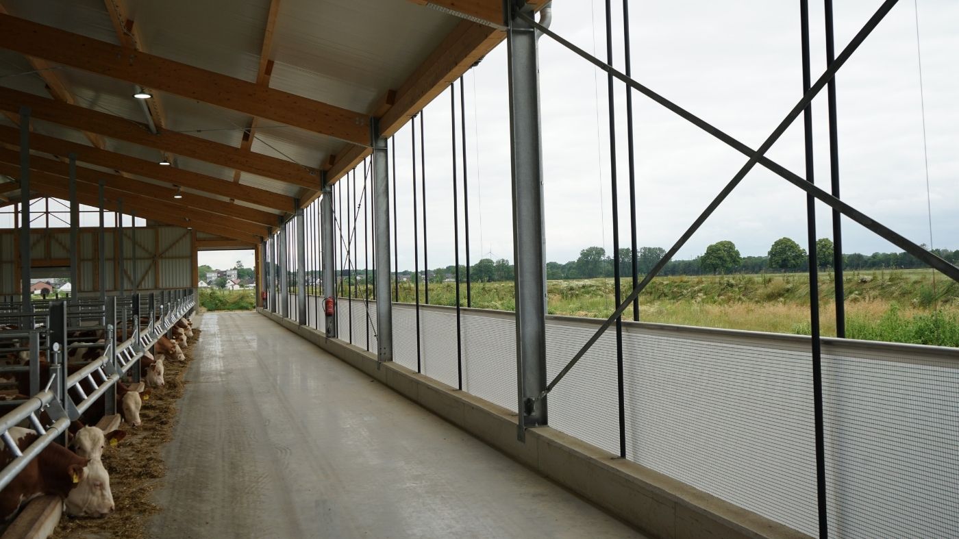 Stallgefluester-Windschutz-offen-Stallklima-Stalltechnik24-Blog