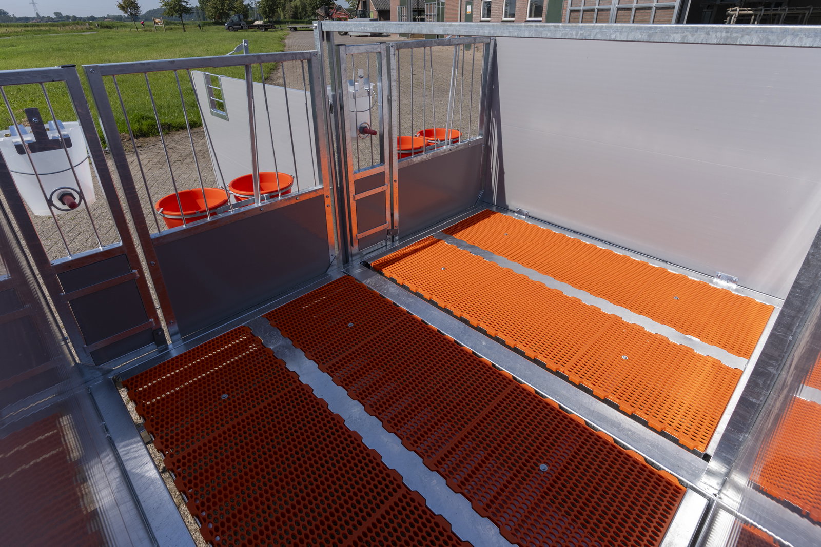 stalltechnik-roseboom-kaelberbox-triobox-einzeln