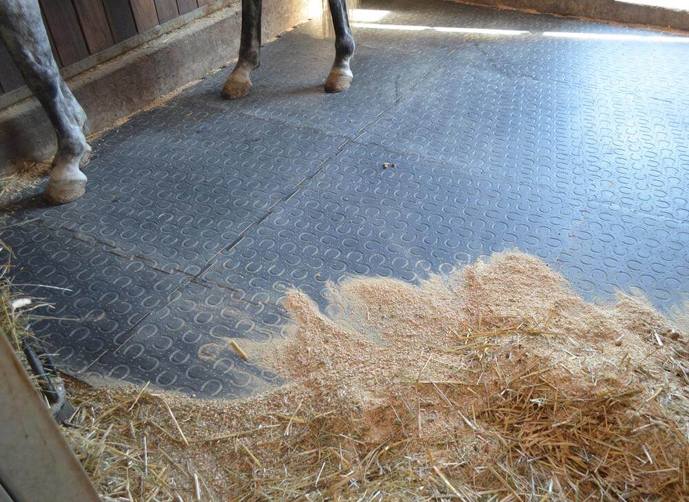 stalltechnik-kraiburg-belmondo-trend-oberflaeche-hufeisenprofil