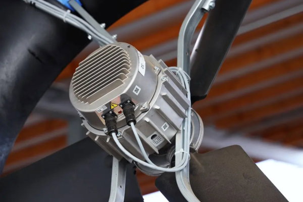 Stallklima-deckenventilator-axialventilator-motor-stalltechnik24