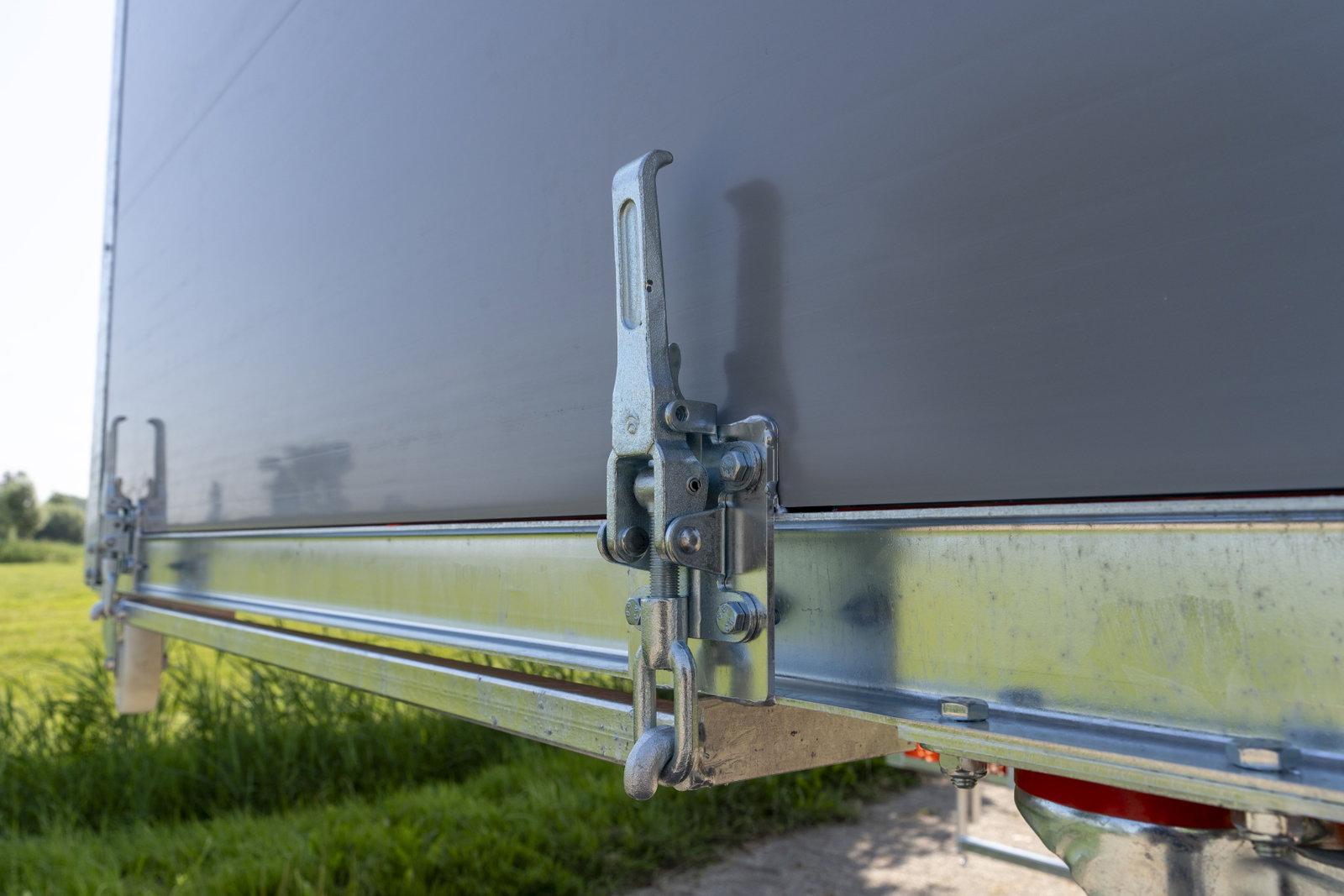 stalltechnik-roseboom-kaelberbox-duobox-detailansicht-innenraum