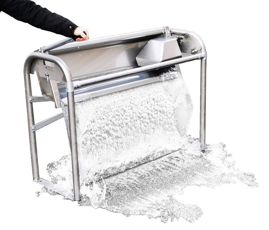 stalltechnik-Suevia-Flach-Schwenktrog-Rinder-Tränke