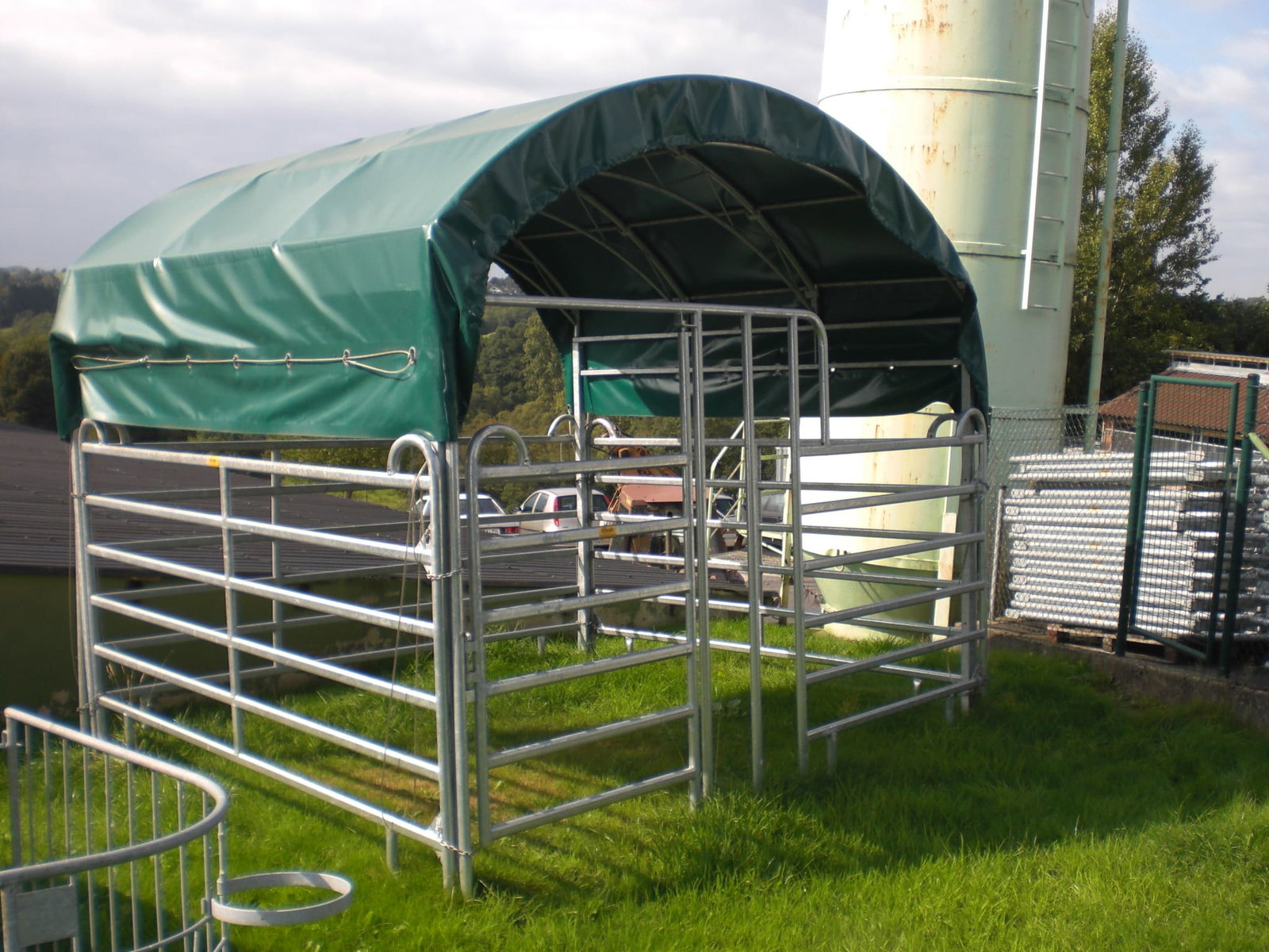 stalltechnik-bonrath-panel-ueberdachung-montiert